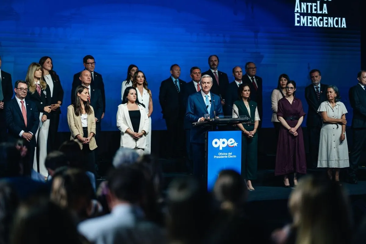 Riesgos políticos en primer gabinete de Kast