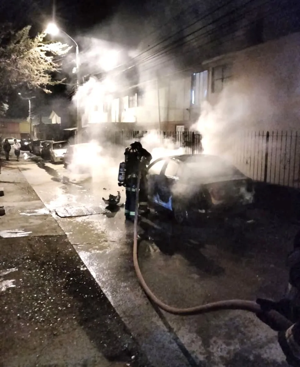 Conflicto vecinal en Ovalle: vivienda apedreada y auto incendiado