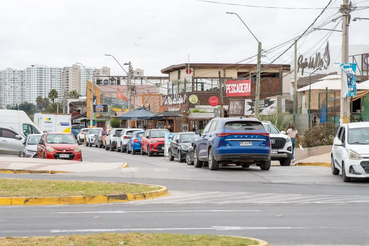 Restaurantes de Av. Costanera extienden horarios para atraer turistas en febrero