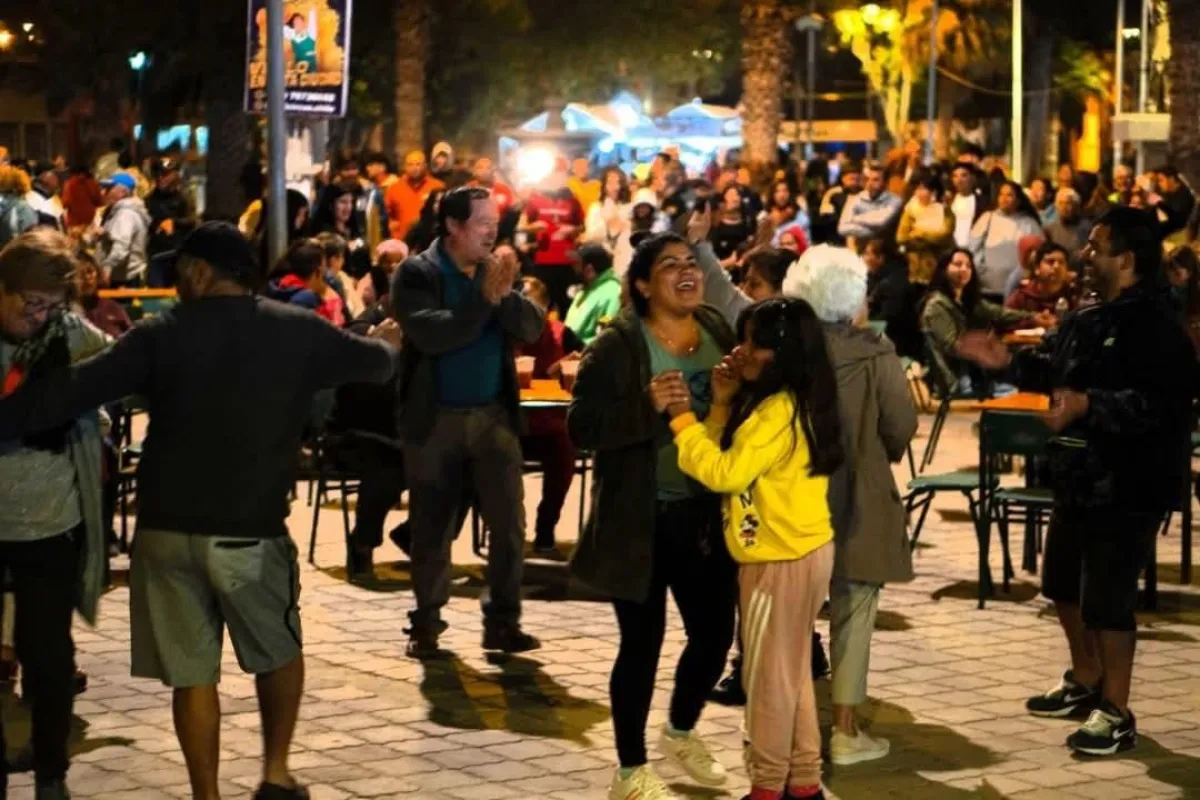 Boulevard en Plaza Pizarro: Música, Cultura y Gastronomía en Tongoy