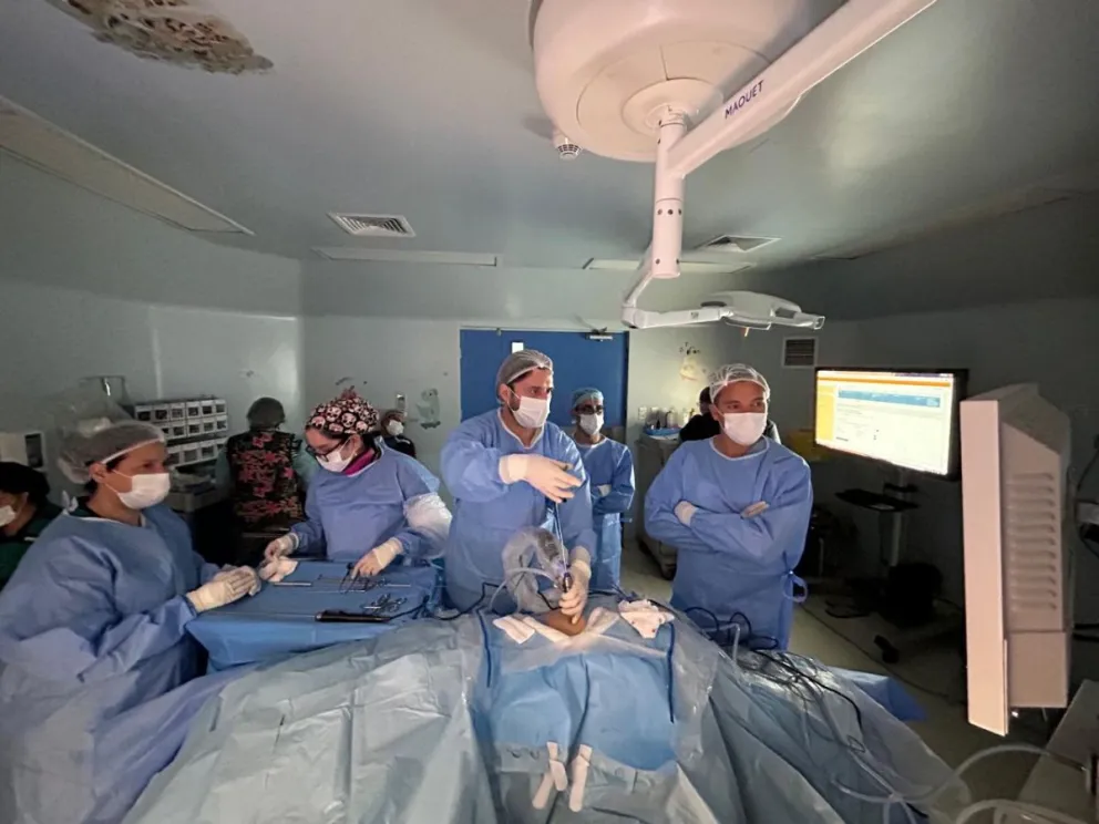 Hospital de Coquimbo realiza primera cirugía endoscópica de columna mínimamente invasiva