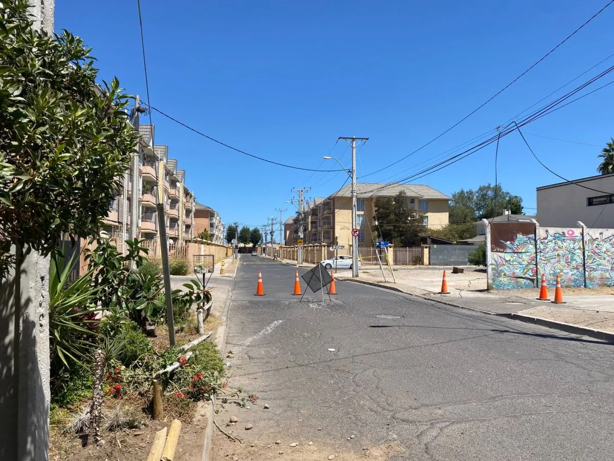 Camión derriba postes en Ovalle y afecta suministro eléctrico Camión derriba postes en Ovalle y afecta suministro eléctrico