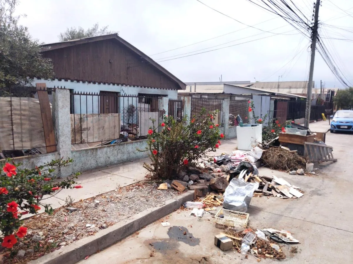 Vecinos de Tierras Blancas denuncian adultos mayores viviendo en basural Vecinos de Tierras Blancas denuncian adultos mayores viviendo en basural