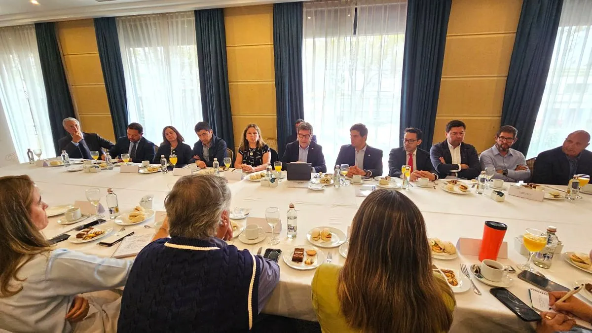 Daniel Mas se reúne con gremios mineros en la región Daniel Mas se reúne con gremios mineros en la región