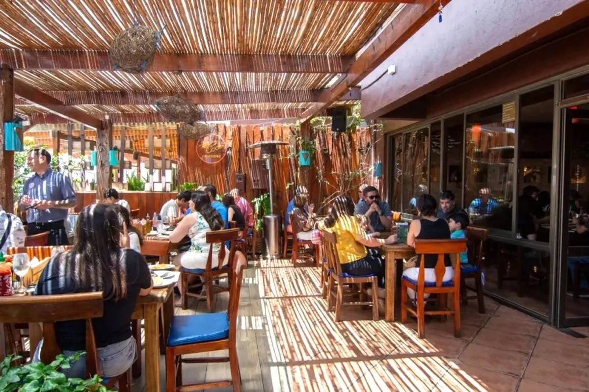 Crecimiento comercial y falta de empleados en turismo y gastronomía