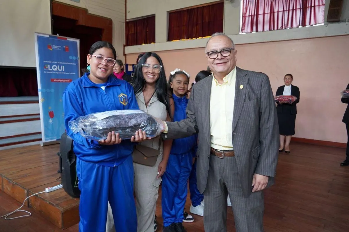 Entrega de 10 mil sets de útiles escolares por SLEP Elqui