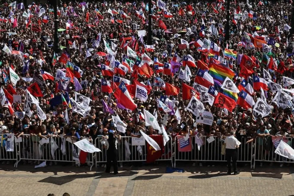 Boric despide 4 años de mandato: multitud llega a la moneda en su último fin de semana como presidente