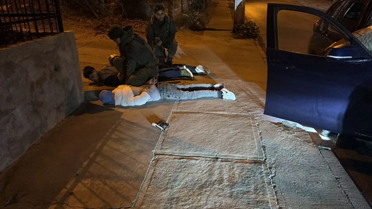 Capturan a tres sujetos con un arma de fuego en Tierras Blancas