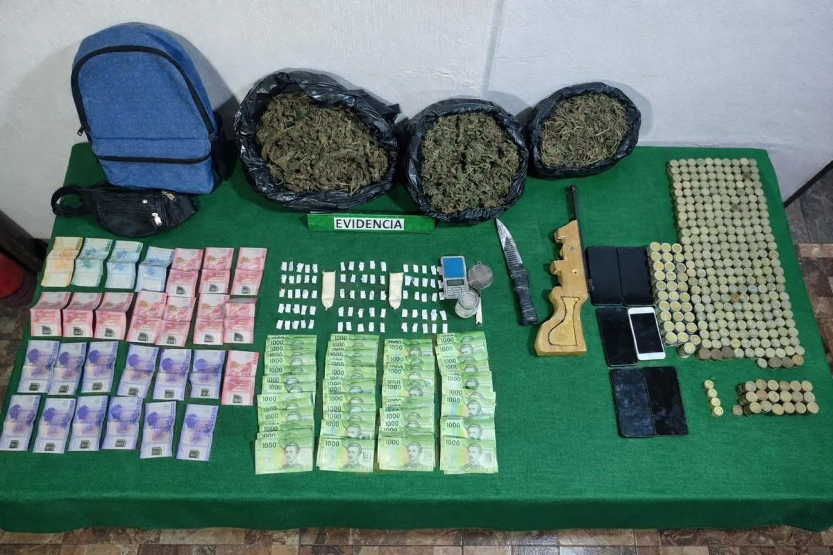 Detienen a sujeto por tráfico de drogas y porte de arma blanca en El Palqui