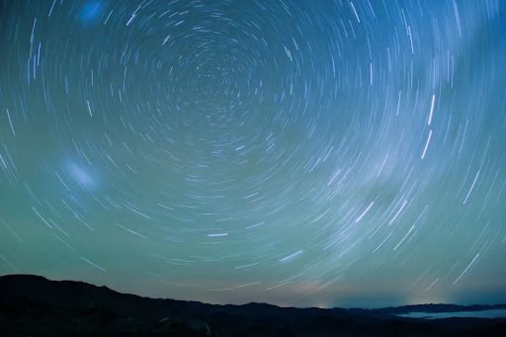 Chile destaca su riqueza natural y científica en una jornada que releva la importancia de proteger sus cielos, glaciares y bosques.