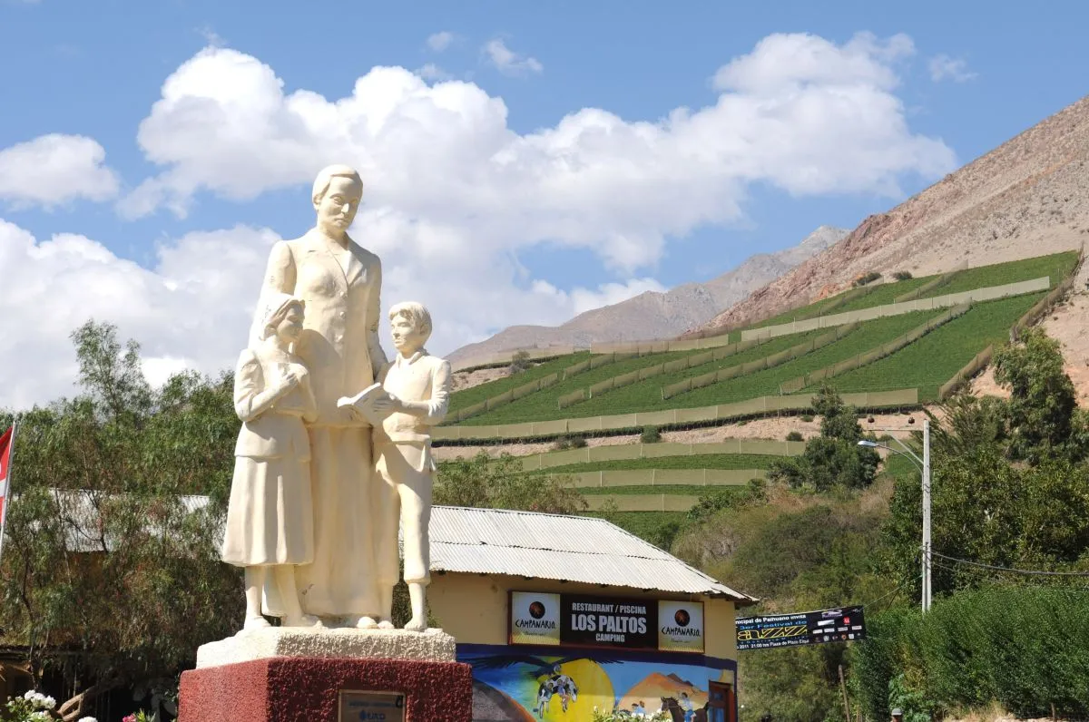 Homenajes a Gabriela Mistral en espera de definiciones políticas Homenajes a Gabriela Mistral en espera de definiciones políticas