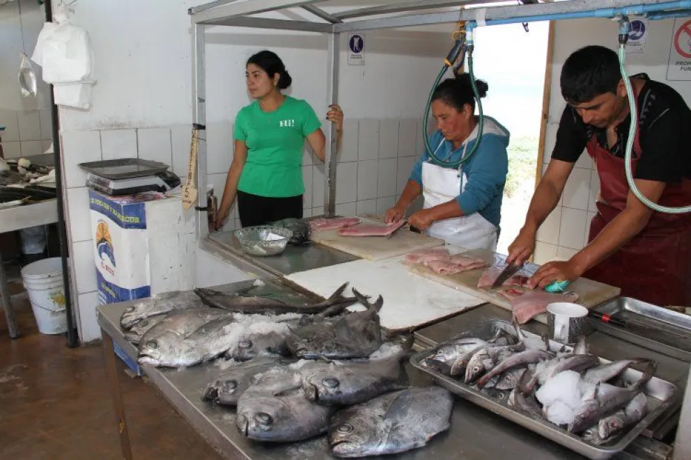 En las caletas y ventas de pescados y mariscos ya se hacen controles sanitarios. (Foto: Cedida)
