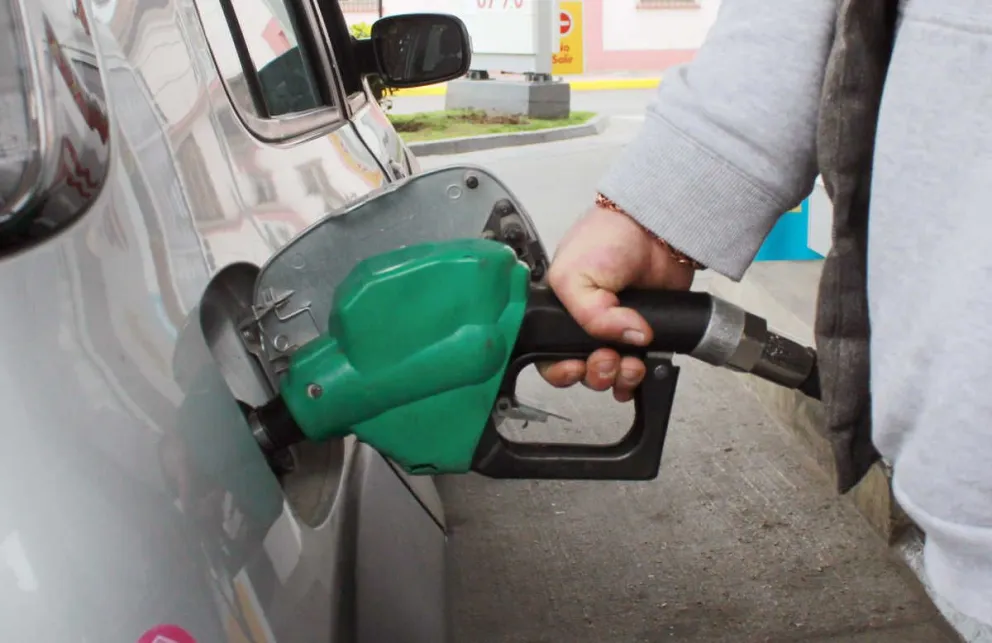 Un alza histórica sufrirán los precios de los combustibles. (Foto: El Día)