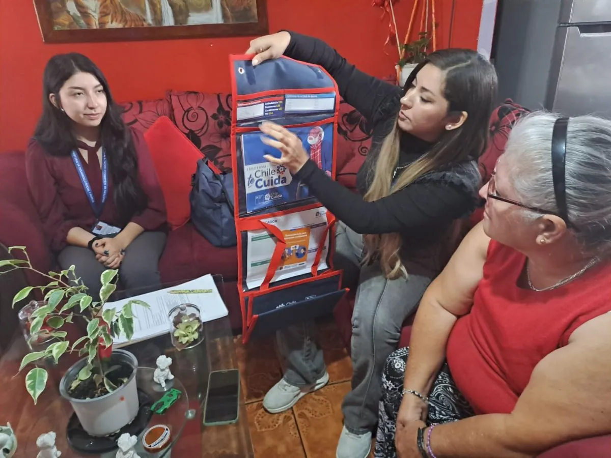 Municipio entrega kits para 350 cuidadores de La Serena