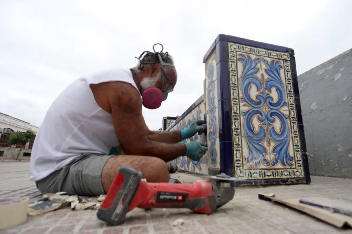 Azulejos españoles embellecen La Serena