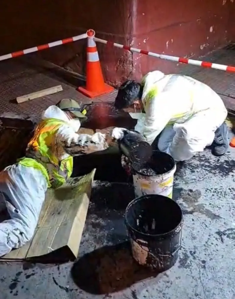 Escuadrillas municipales trabajan en la limpieza de los drenajes para que escurra el agua ante eventuales lluvias invernales. (Foto: Cedida)