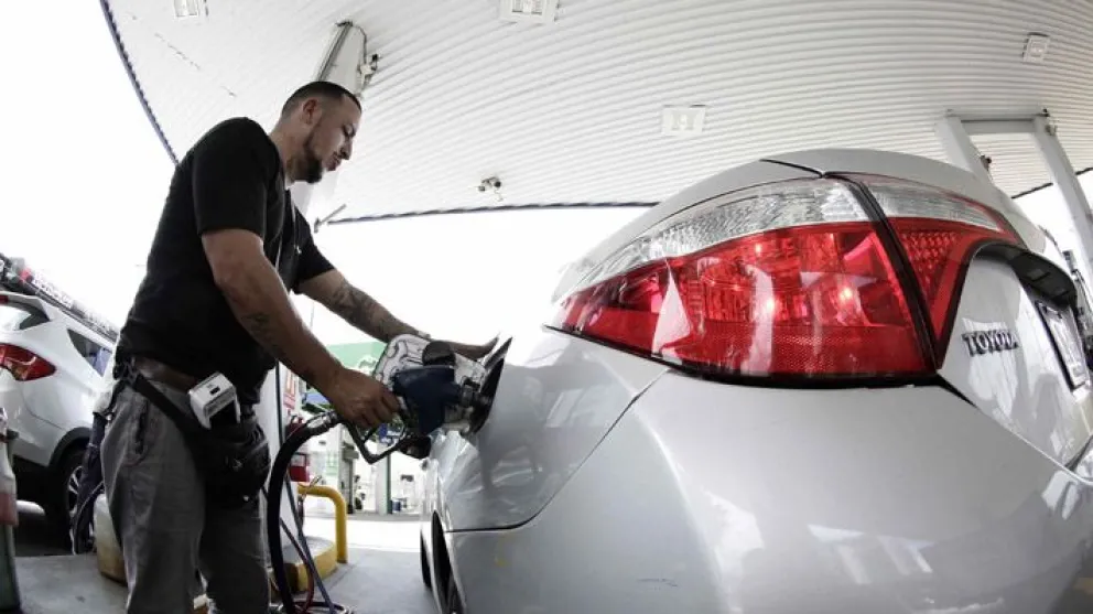 "Bencinazo": alzas serán mayores a lo proyectado llegando a $391 por litro