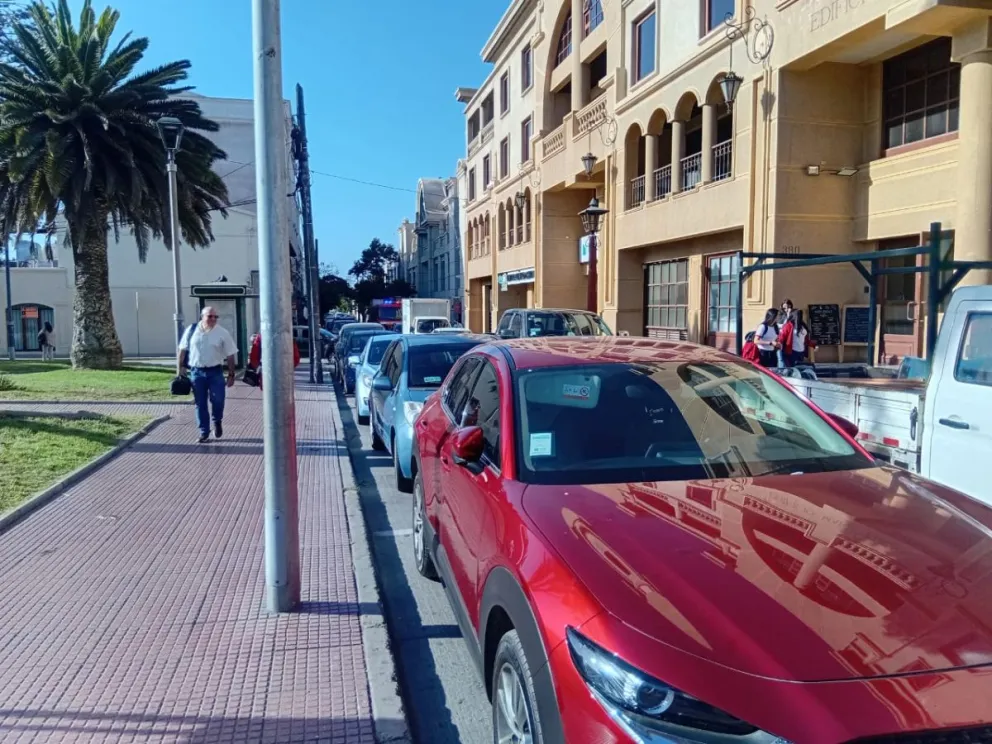 En todo Chile existen concesiones de estacionamientos, pero en alguno casos, quienes no pagan por su uso, no pueden ser infraccionados. (Foto: Oscar Rosales Cid)