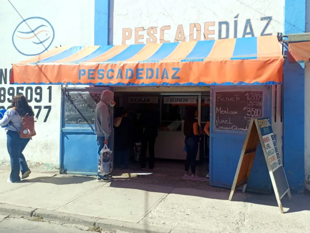 Locatarios de pescaderías en Ovalle reportan mayor movimiento en estos días, aunque con compras más cautelosas por parte de los clientes. (Foto: Cedida)

