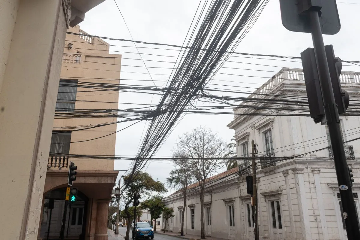 Ajustan ordenanza por cables en desuso