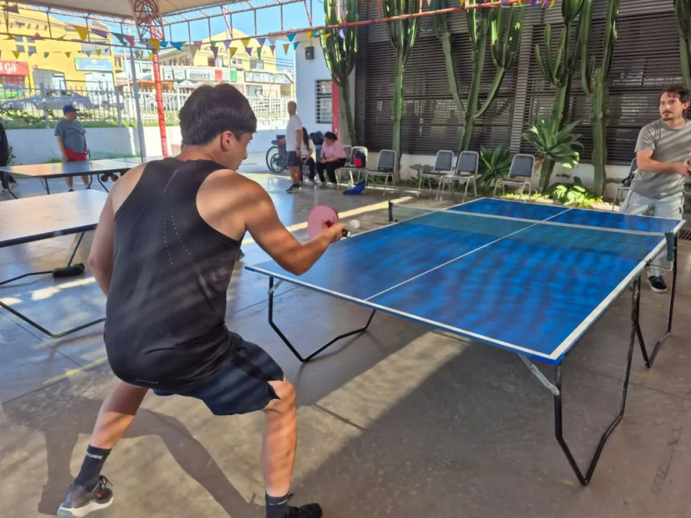 Torneo de tenis de mesa reúne a jóvenes y consolida taller gratuito en La Serena