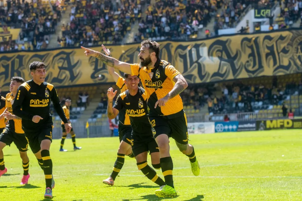 Coquimbo Unido se hizo fuerte en el estadio Francisco Sánchez Rumoroso y derrotó 2-1 a Deportes Concepción, en un duelo que se resolvió en los minutos finales tras la remontada aurinegra.