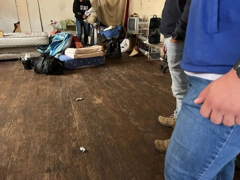 En distintos sectores de La Serena se ha desalojado a personas que se han tomado viviendas de manera irregular, en algunos casos se decomisaron cosas que eran parte de robos.