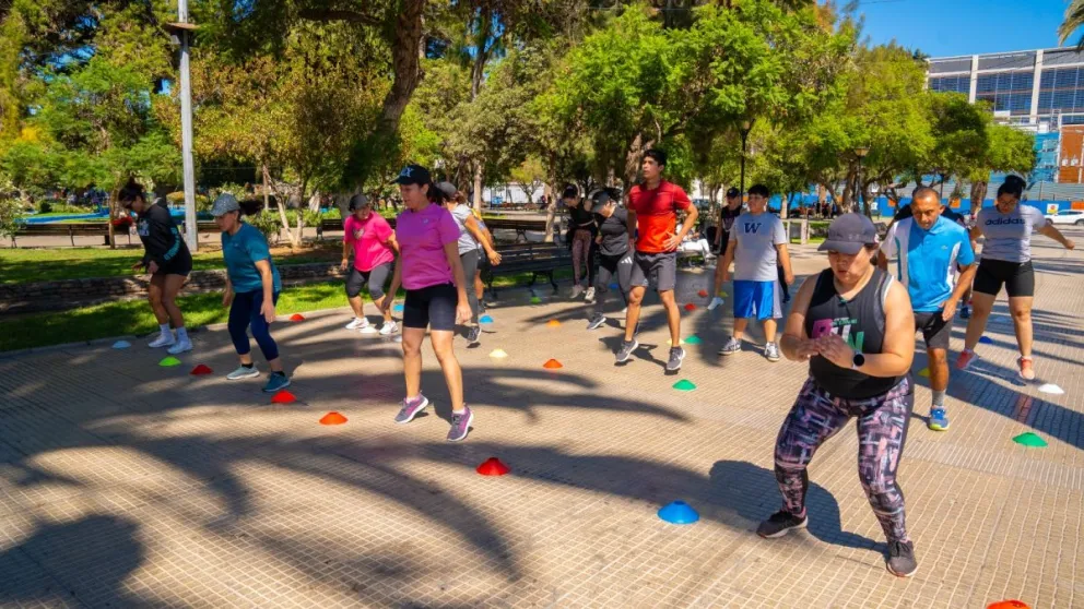 Para quienes deseen participar en esta actividad vespertina, los requisitos son estar apto para realizar ejercicio de nivel medio y asistir con ropa deportiva adecuada. (Foto: Cedida)