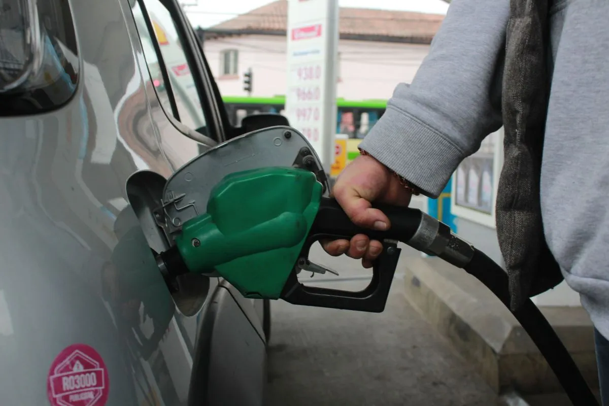 ¿Renunciarían a asignación por bencinas? Parlamentarios de la región fijan su postura