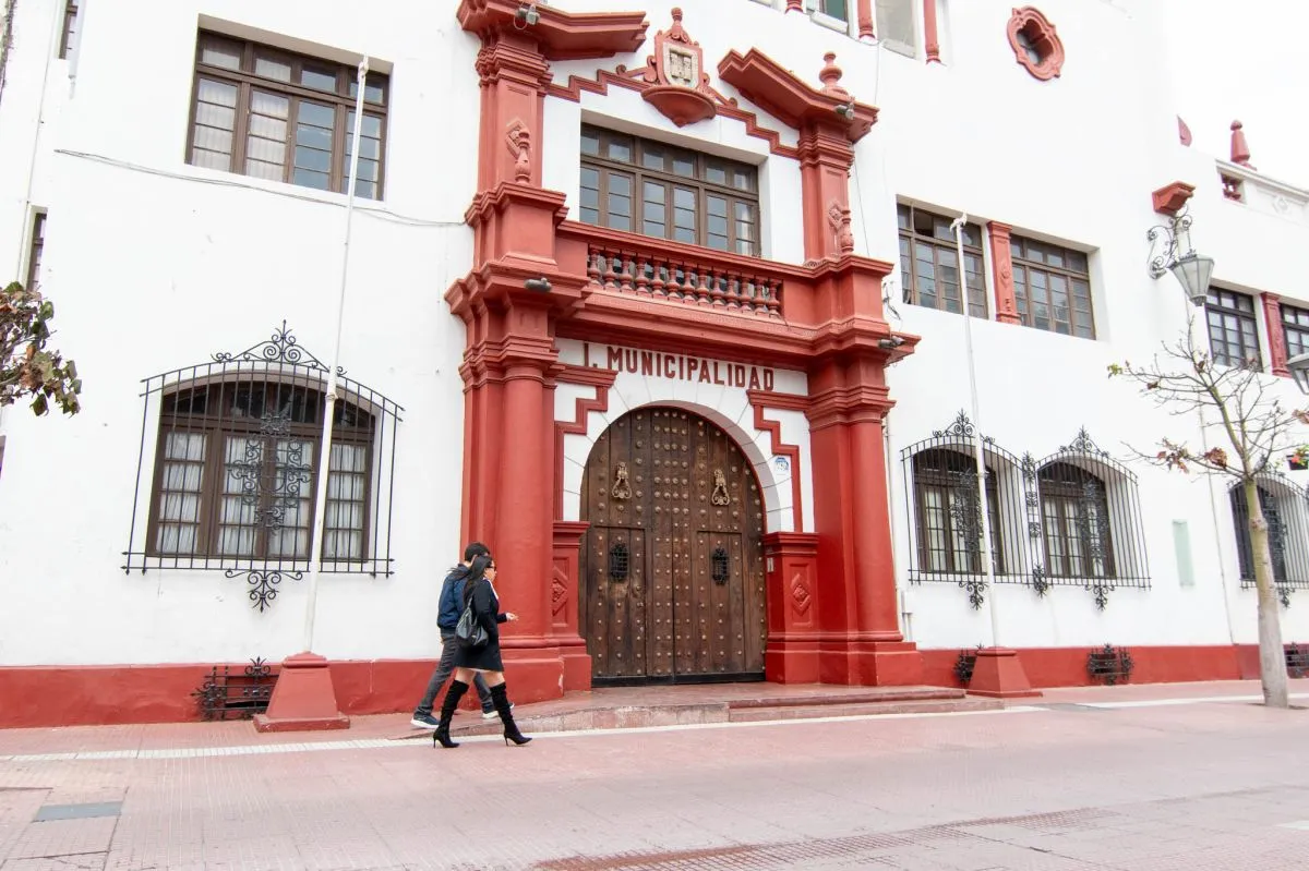 Alcaldesa designa a Arceu en Administración y ex PDI en Seguridad