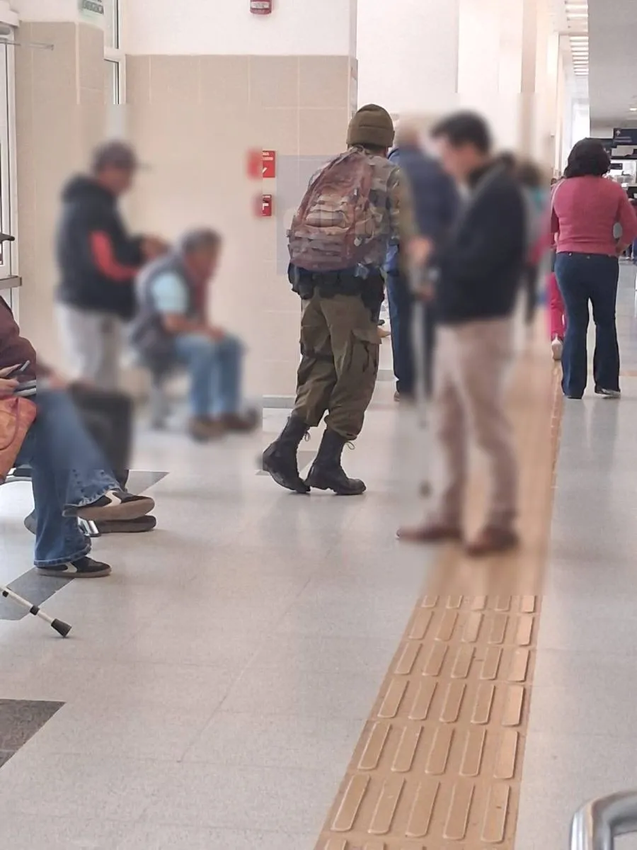 Hombre portaba pistola a balines, esposas y electroshock en hospital de Ovalle