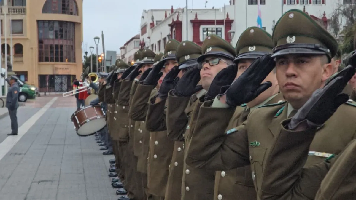 Inicio mes aniversario Carabineros con izamiento bandera