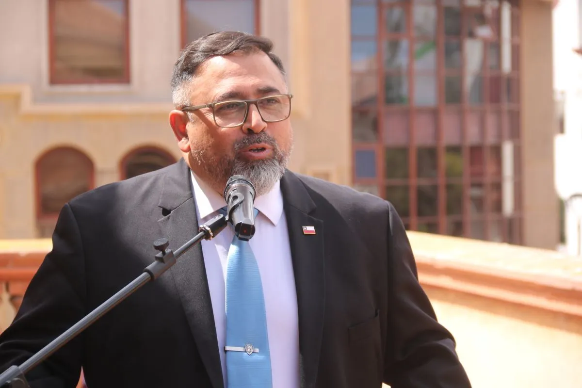 Pino defiende autoridades de gabinete con deudas estudiantiles