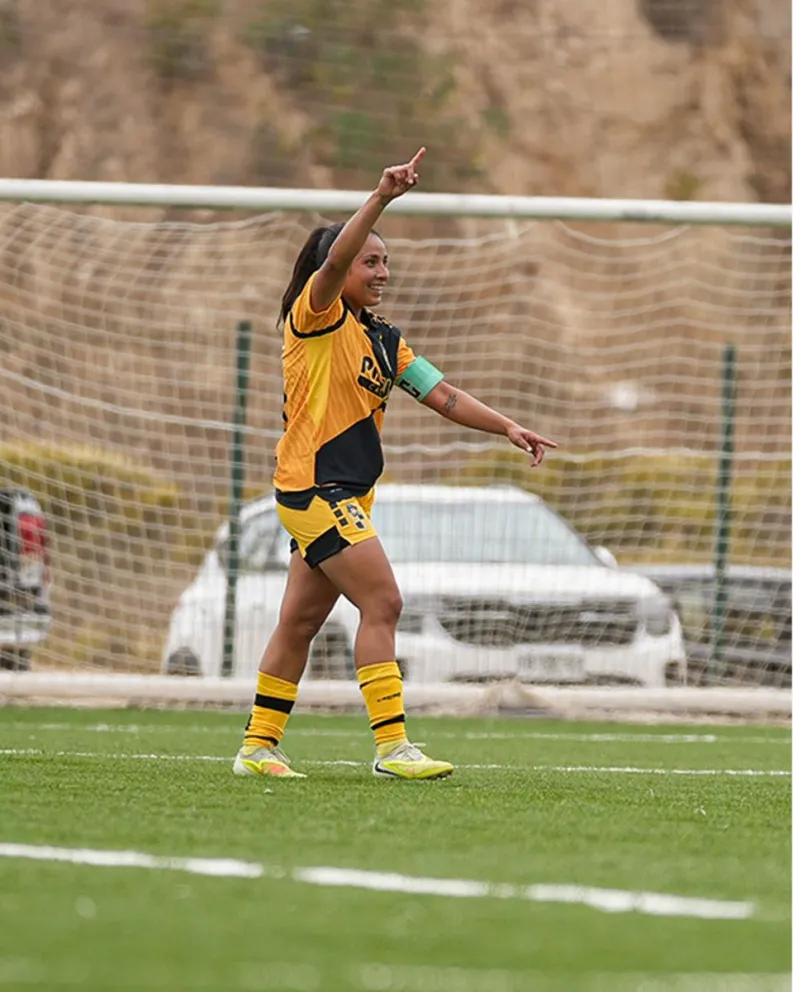 Con tres compromisos determinantes en el horizonte, Adriana Moreno se proyecta como una de las principales cartas ofensivas de La Roja en esta fase del torneo. (Fotos: Cristian Silva / Selección Nacional)