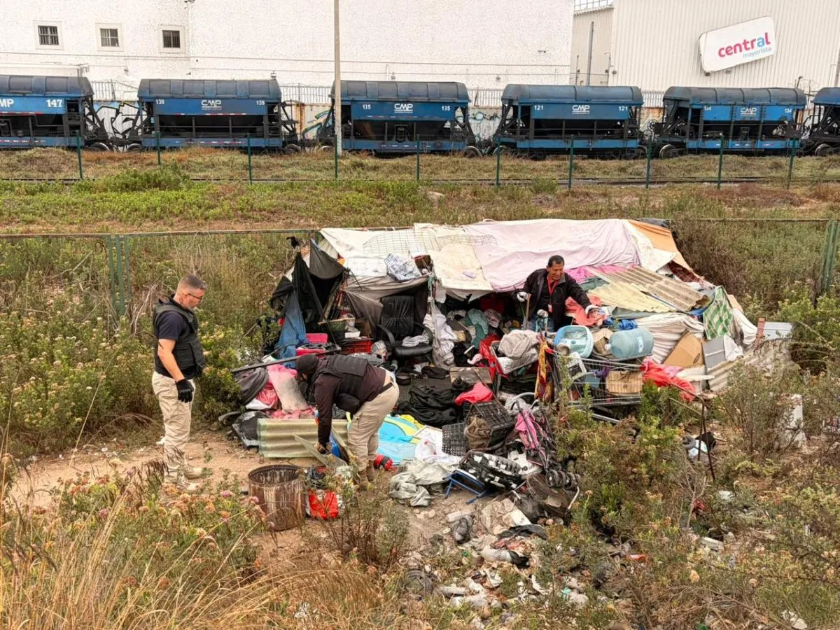 Retiran seis rucos de la Ruta 5 en La Serena