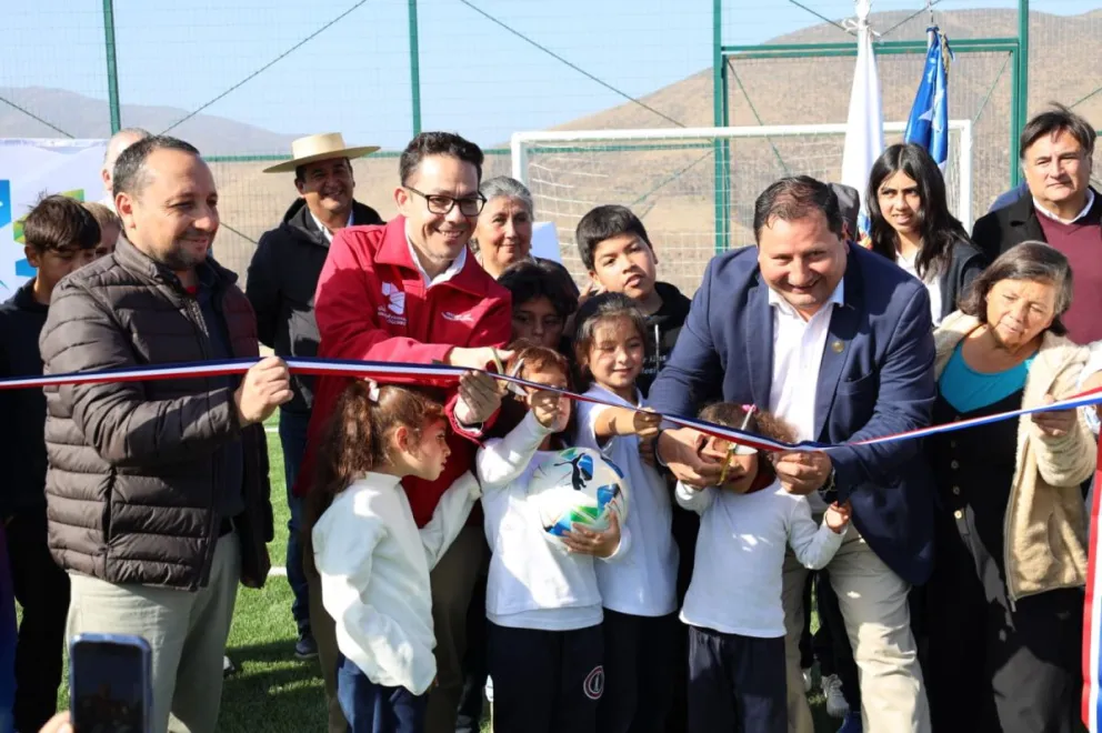 Canela inaugura cuatro nuevas obras deportivas en sectores rurales