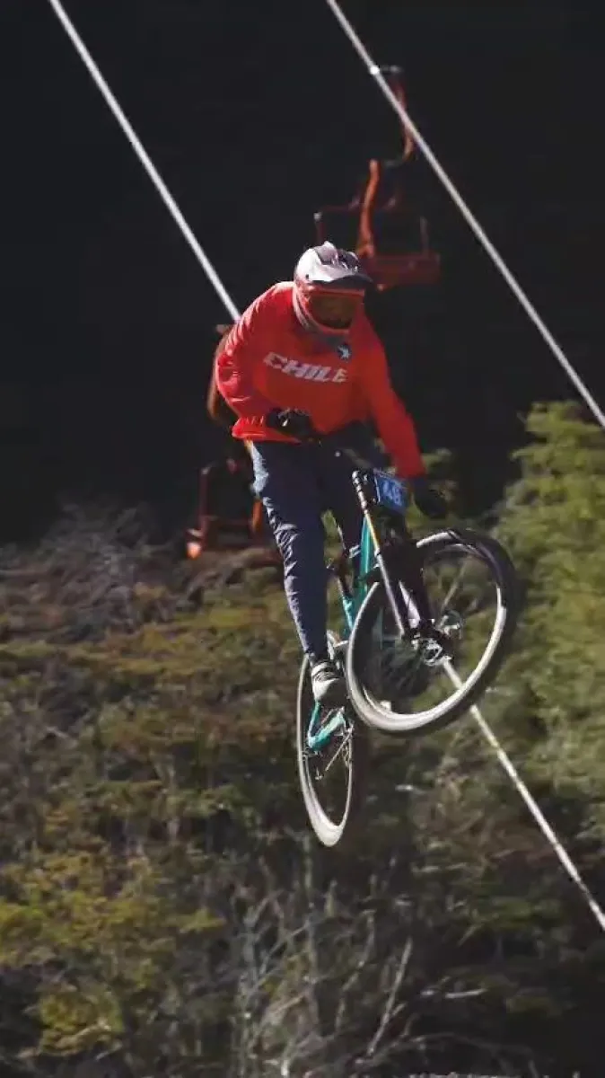 Ciclista Ovallino destaca en Mundial de descenso en Chile