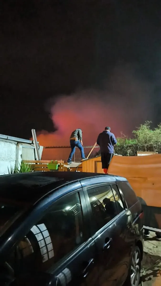 Incendio en excolegio Darío Salas genera despliegue de Bomberos