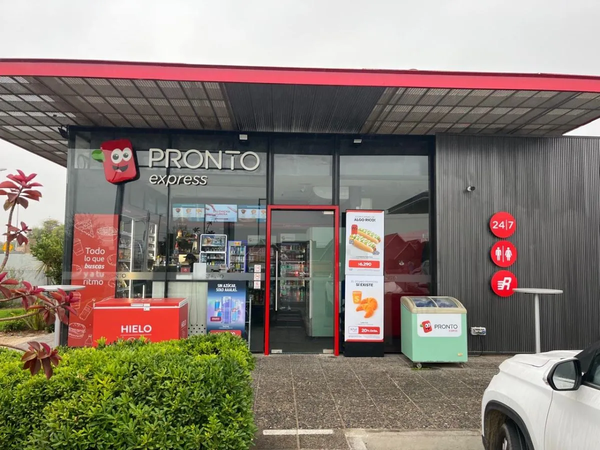 Menores amenazan a cajera con arma blanca en San Joaquín