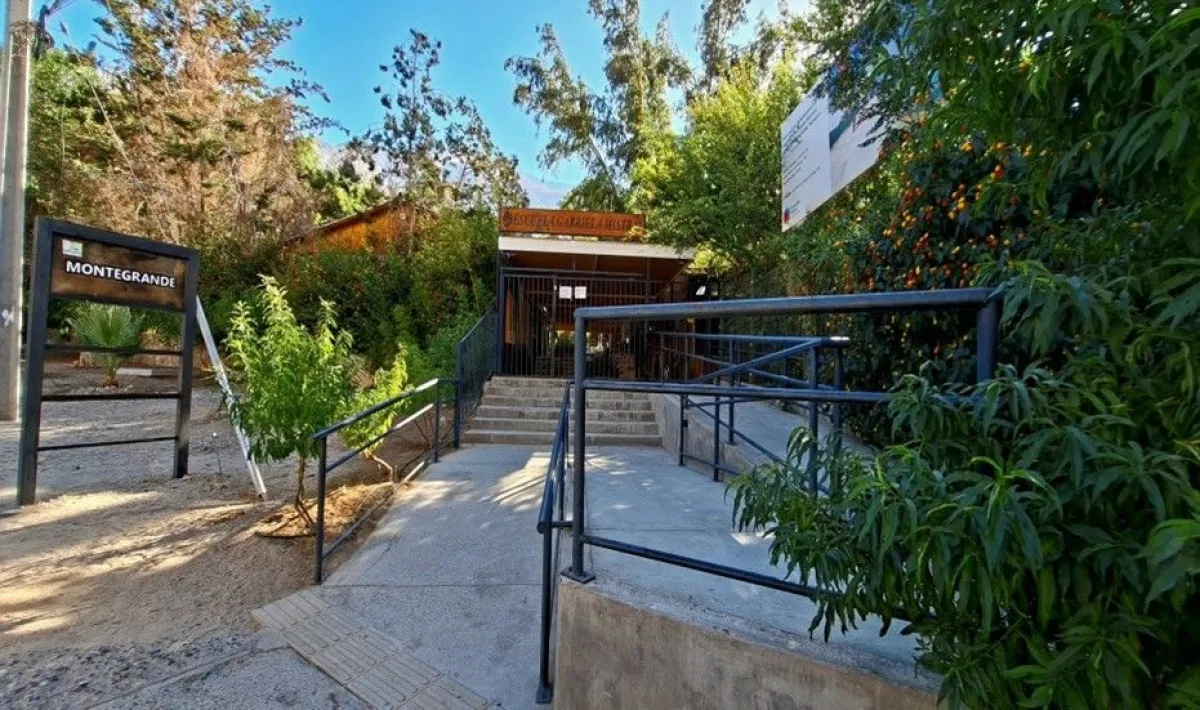 Escuela Gabriela Mistral recibe reconocimiento de Excelencia Académica por segunda vez Escuela Gabriela Mistral recibe reconocimiento de Excelencia Académica por segunda vez