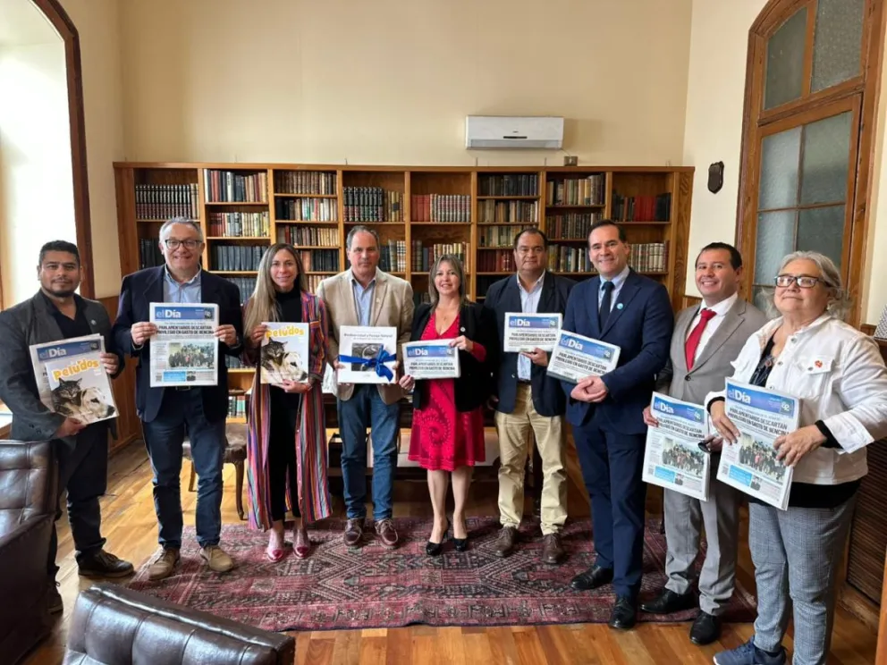 La visita también permitió generar un espacio de conversación y encuentro con parte del equipo de Diario El Día.