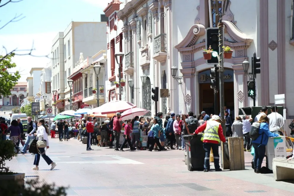 Comercio ilegal muta: menos calles, más ventas online en la región