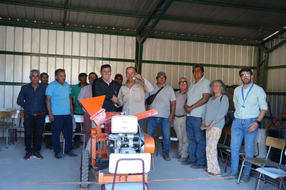 La entrega de esta herramienta representa un avance significativo en la modernización de las labores agrícolas, permitiendo mejorar la gestión de residuos orgánicos y optimizar el trabajo en el campo. (Foto: Cedida)