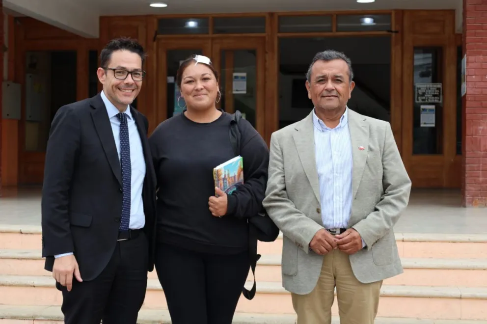 Durante su visita a Punitaqui, el gobernador regional, Cristóbal Juliá, se reunió con autoridades locales y la dirigencia del sector. (Foto: Cedida)