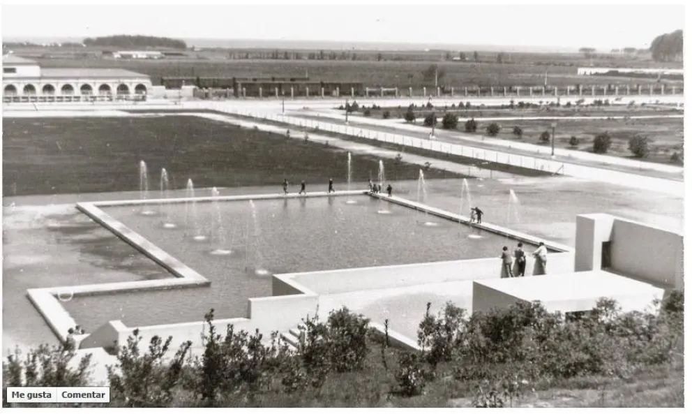 Así lucía en la década de 1950 el Espejo de Agua, hoy considerado un espacio en abandono, especialmente durante las noches.