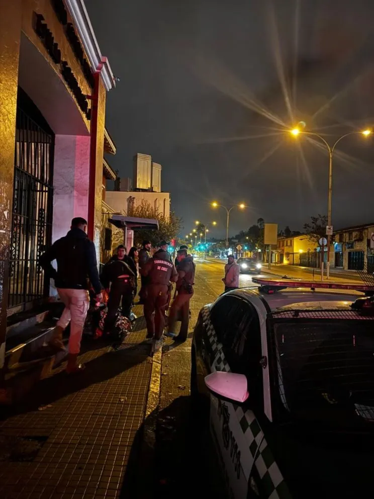 Con lesiones en su brazo izquierdo resultó una mujer que recibió un impacto balístico durante la madrugada del lunes en la avenida Francisco de Aguirre con calle Balmaceda. (Foto: Cedida)