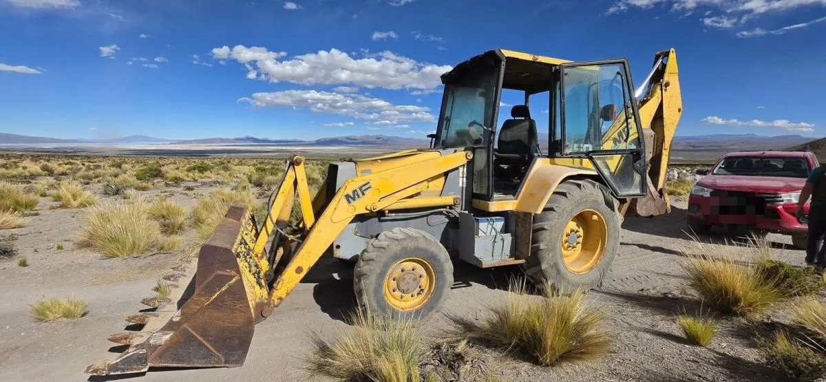 Ciudadanos bolivianos detenidos tras ser sorprendidos tapando zanjas en Colchane