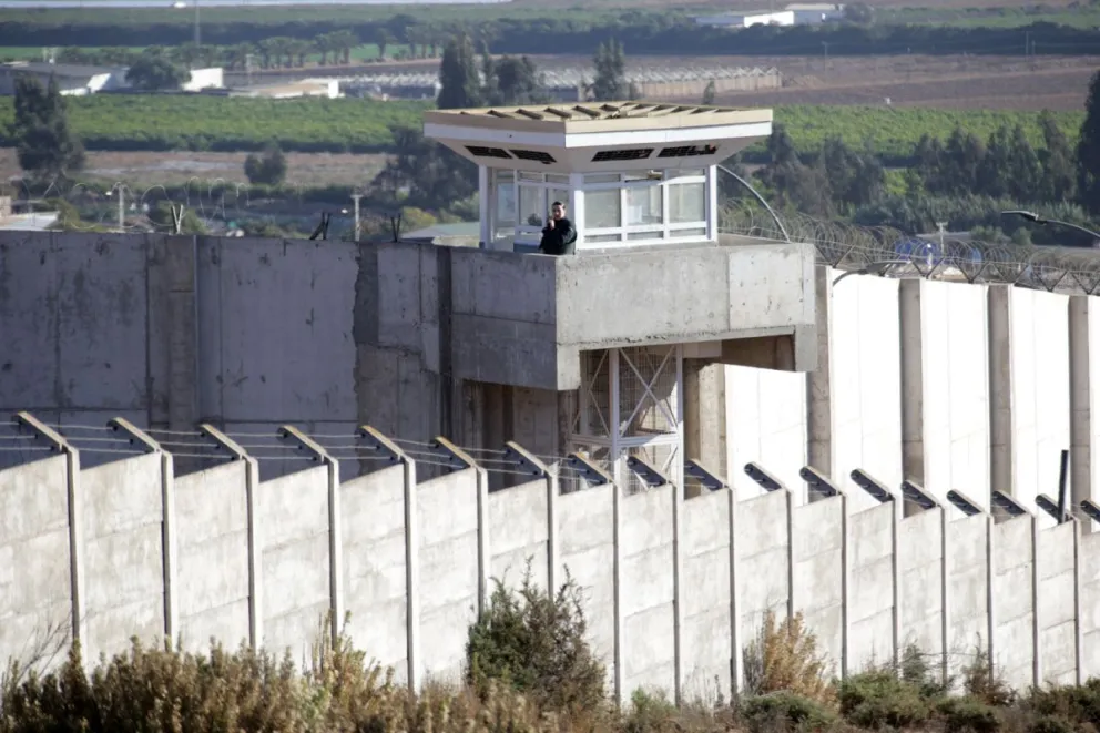 El proceso consiste en evaluar si los condenados cumplen con las condiciones necesarias para continuar el cumplimiento de su pena en libertad.