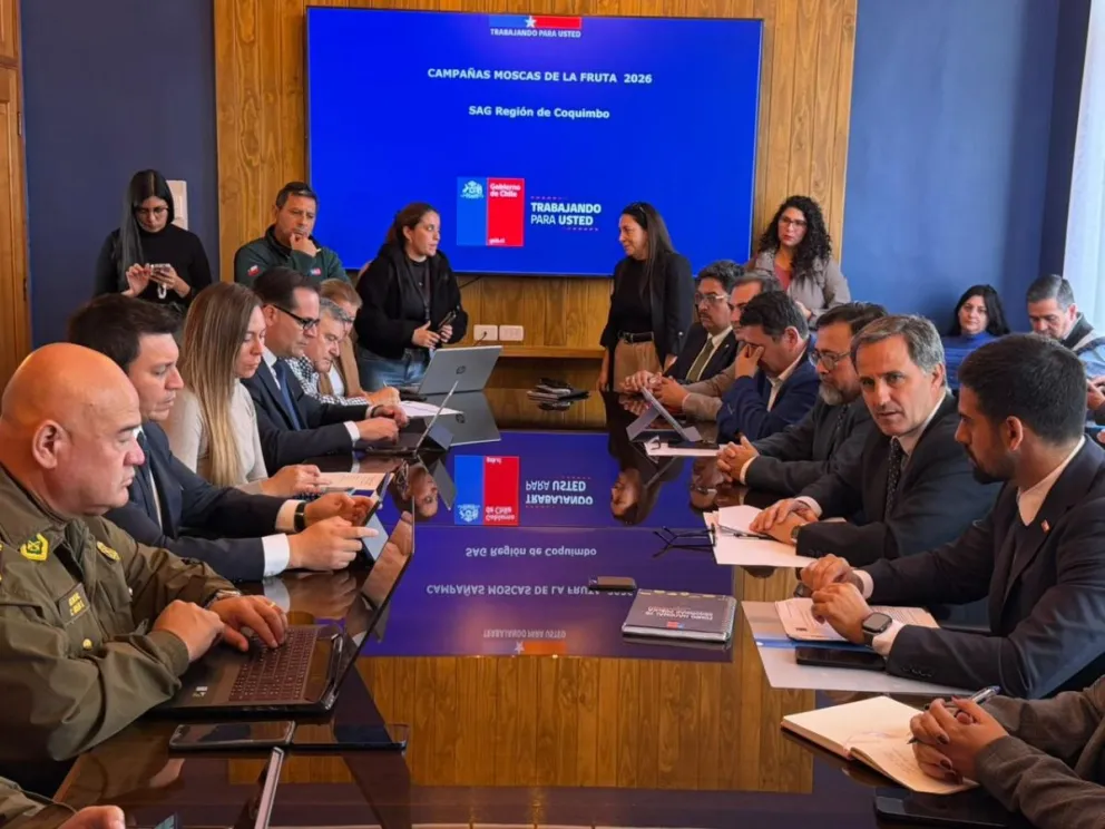 Autoridades y representantes del mundo agrícola participaron en la mesa regional que abordó el control de la mosca de la fruta y el aumento de delitos en zonas rurales de la Región de Coquimbo.