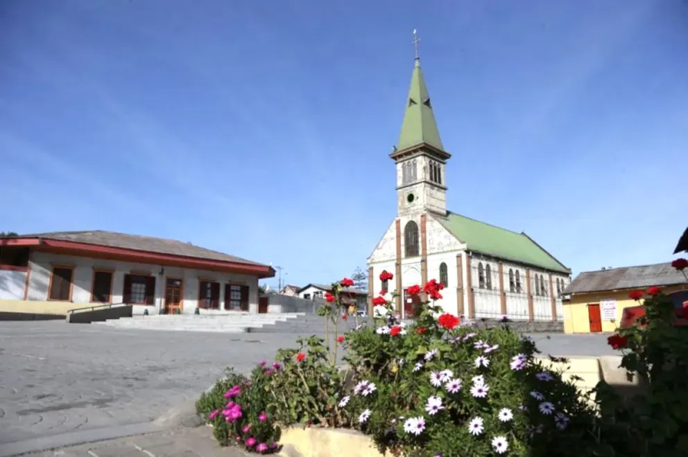 El Tesoro de Guayacán correspondería a millonarios enterramientos realizados por piratas que asolaron las costas locales; sin embargo, nunca ha existido un hallazgo de tal magnitud en ese sector.